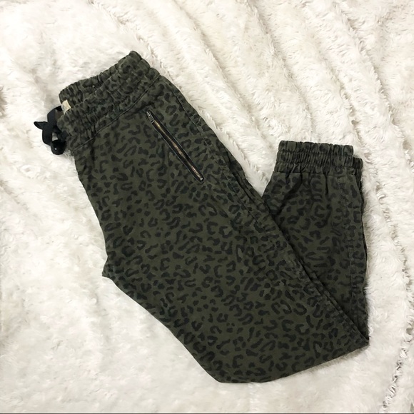 Aritzia Pants - Aritzia TNA Alix Leopard Print Joggers Size S